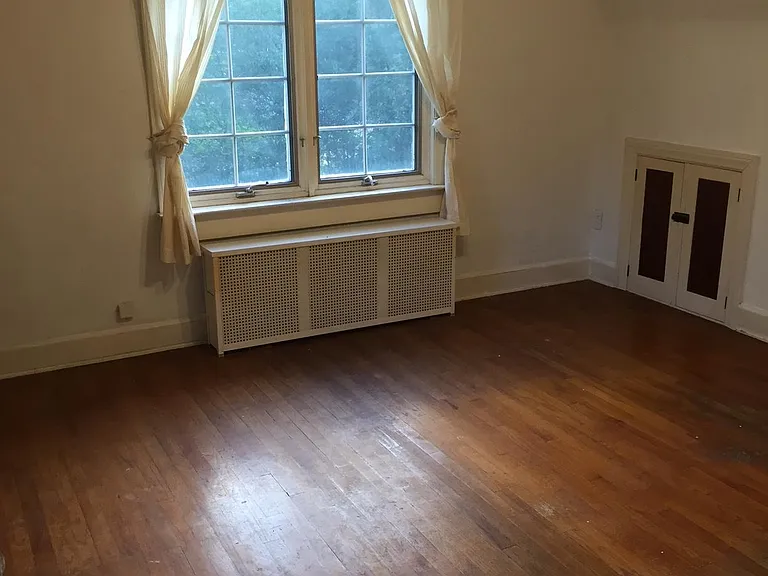 570 Fairfield St — Photo 6