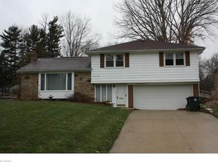 1905 Thornhill Dr, Akron, OH 44313