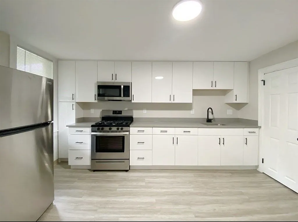 2 bed, 1.0 bath, 650 sqft, $2,500 — Photo 2