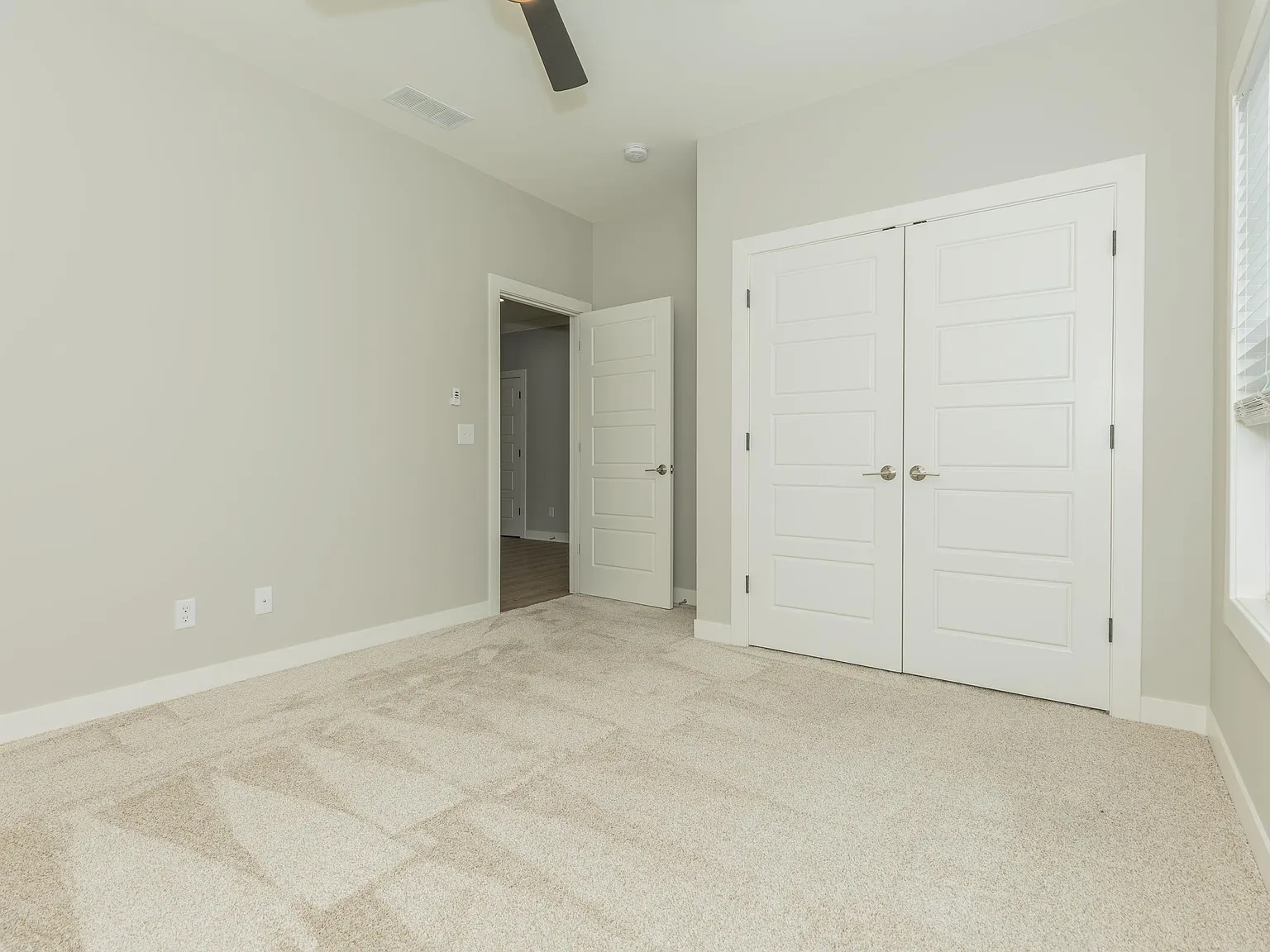 3 bed, 2.0 bath, 1444 sqft, $2,100 — Photo 4