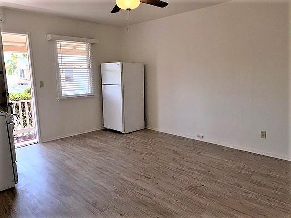 2nd image of 2945 De La Vina St #2