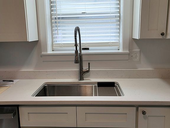 Quartz Counter with Stainless Undermount sink and pot filler faucet