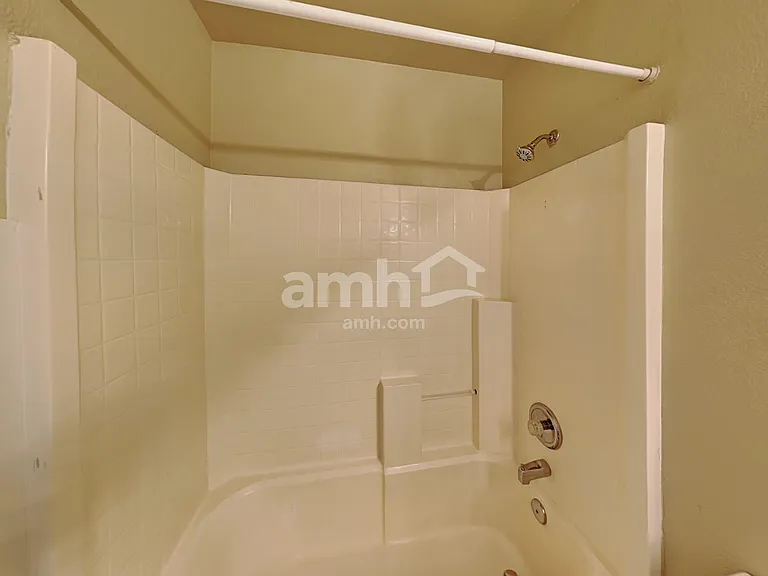 325 Greenleaf Glen St — Photo 16