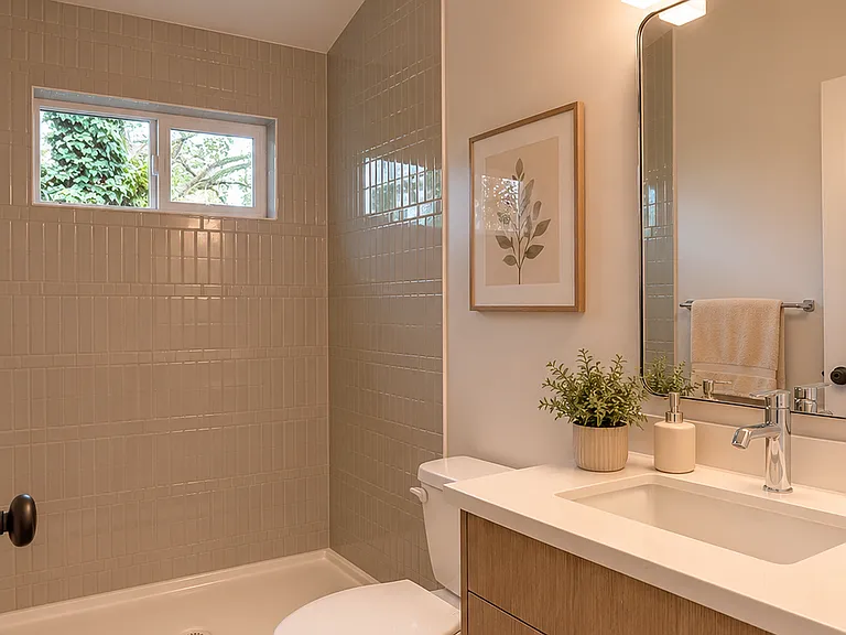 333 NE Longwood Pl — Photo 9