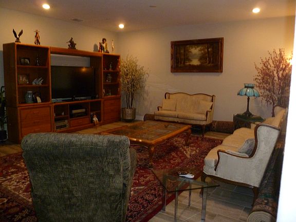 2nd image of 1526 Osborn Dr
