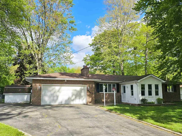 3045 W Birch Dr, Bay City, MI 48706