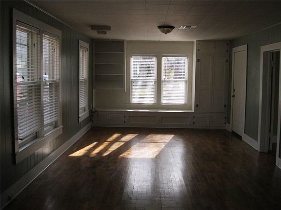 2nd image of 516 E Johnson St