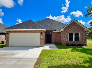 1007 S Anderson St, Angleton, TX 77515