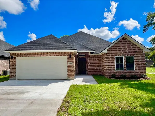 1007 S Anderson St, Angleton, TX 77515