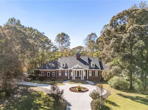 300 Island Cove Dr, Newnan, GA 30263