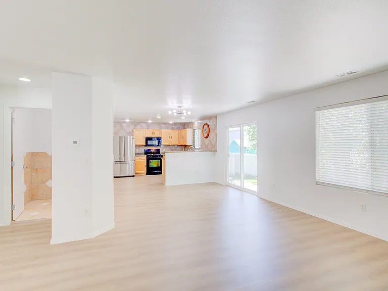 1153 W 400 S — Photo 21