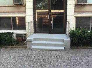 7 Ash Pl APT 1B, Great Neck, NY 11021