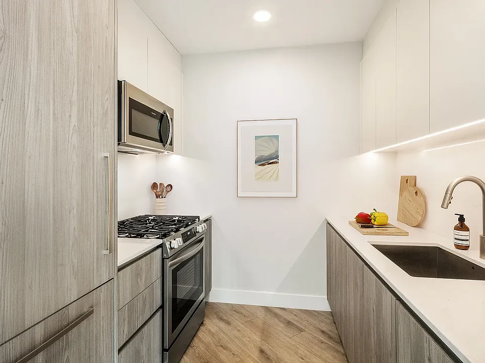 54 Crown St #Penthouse 17