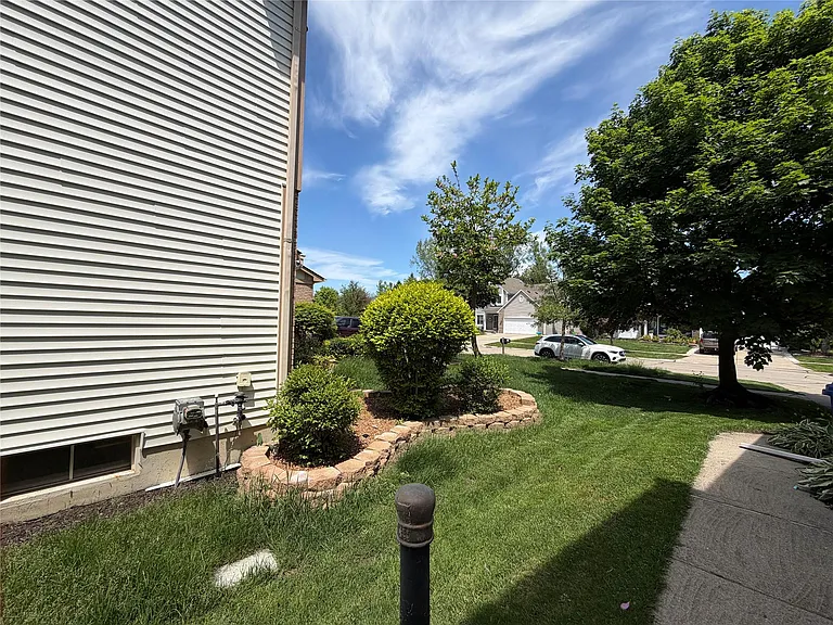 7043 Foxridge Dr — Photo 47