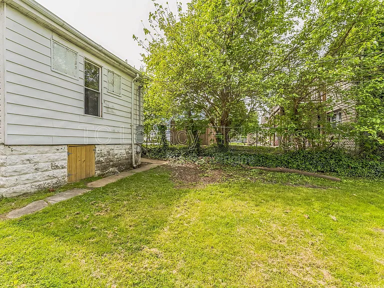 421 Walnut Ave — Photo 5
