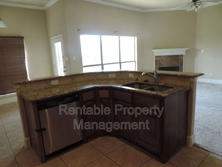 1835 Leann Ln — Photo 9