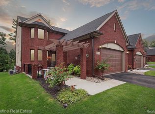 3511 Bay Harbor Dr, Brighton, MI