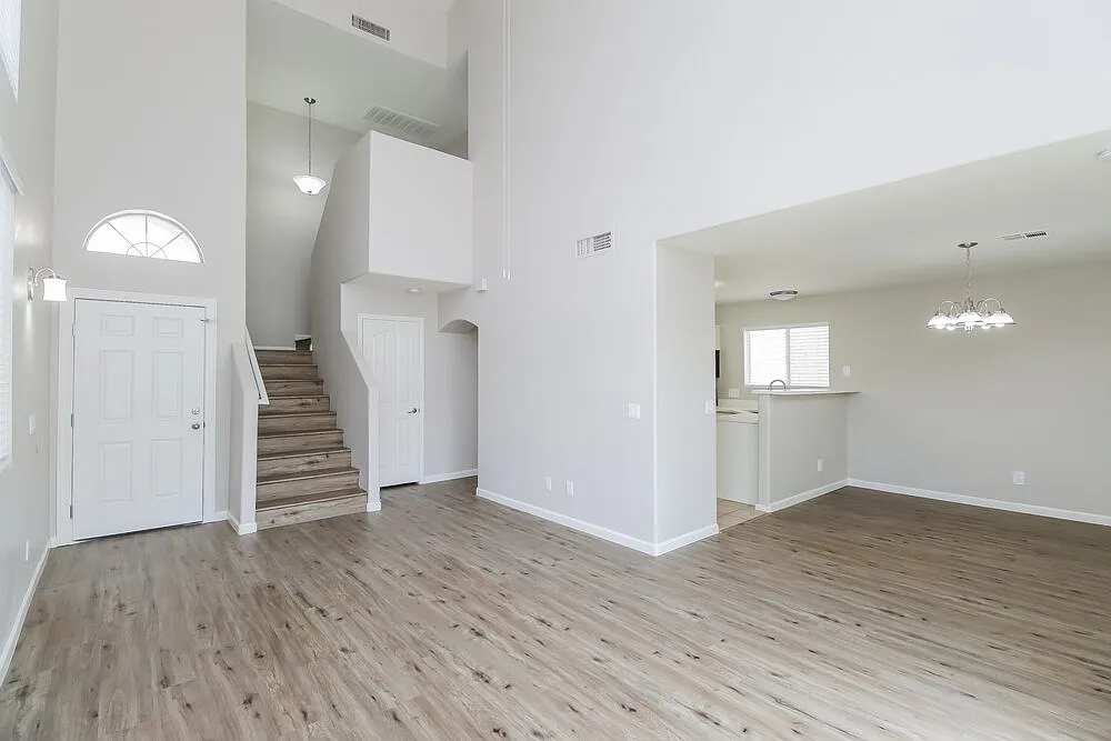 3 bed, 3.0 bath, 1371 sqft, $2,240 — Photo 4