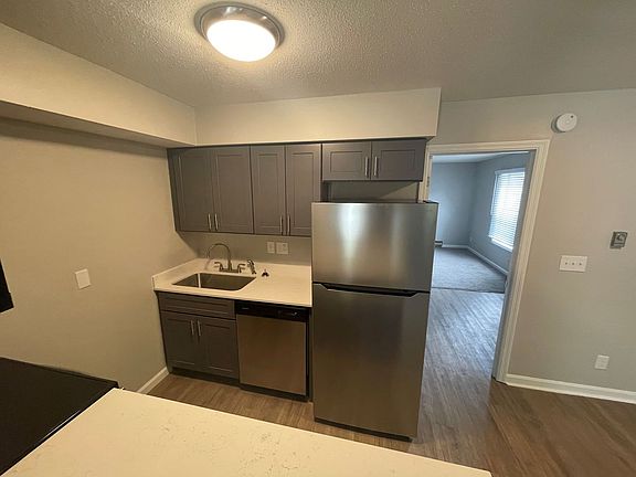 3rd image of 305-311 Birch St #307-6