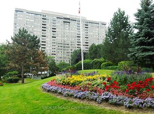 50 Elm Dr E #1110, Mississauga, ON L5A 3X2