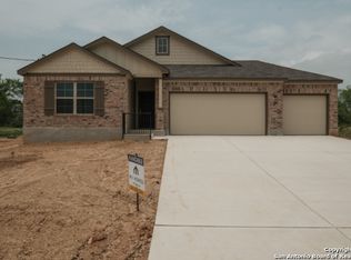 125 Cheyenne Dr, Floresville, TX 78114