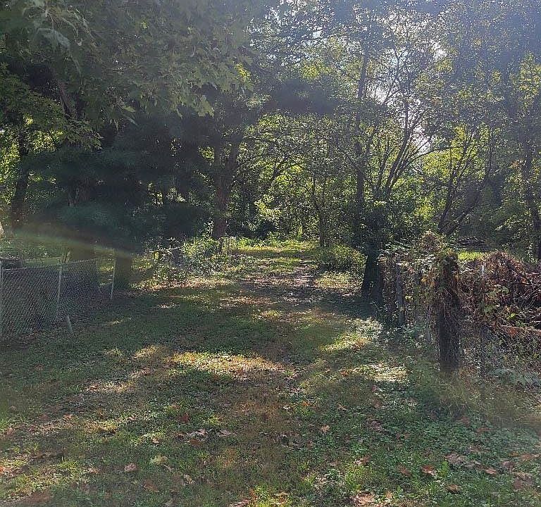 2nd image of 620 Vayden St