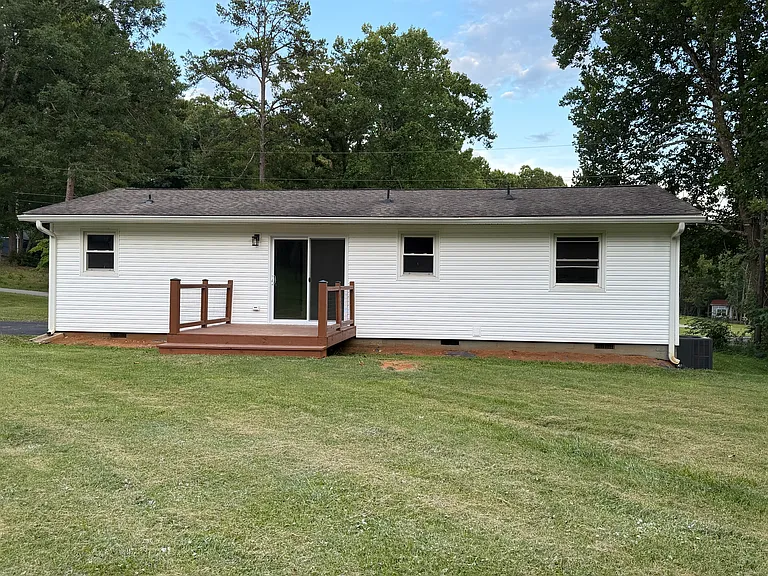 7338 Bonny Kate Dr — Photo 2