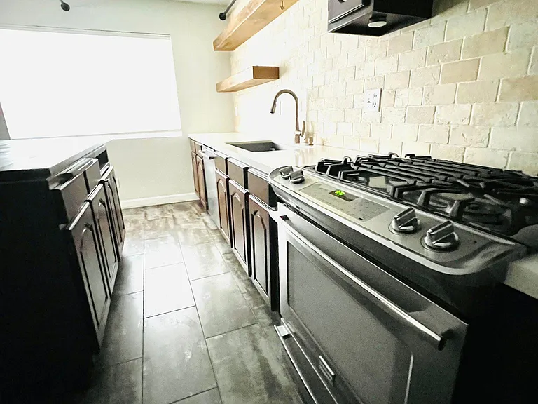 2425 La Brea Ct #2425 — Photo 2