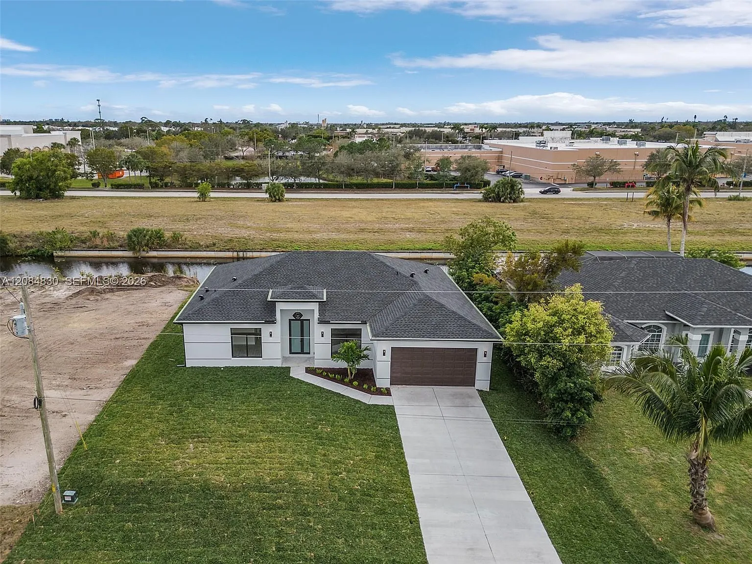 4 bed, 3.0 bath, 2030 sqft, $2,400 — Photo 4