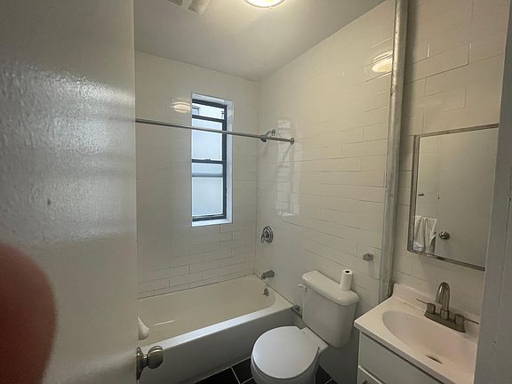 2nd image of 2134 Ocean Ave #6B
