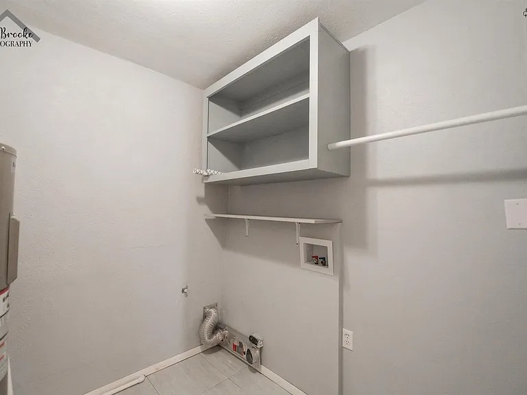 1020 W Cornelia Ave — Photo 15
