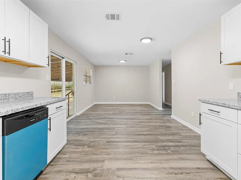804 Avenue I — Photo 13