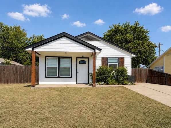 106 Raymond St, Bowie, TX 76230