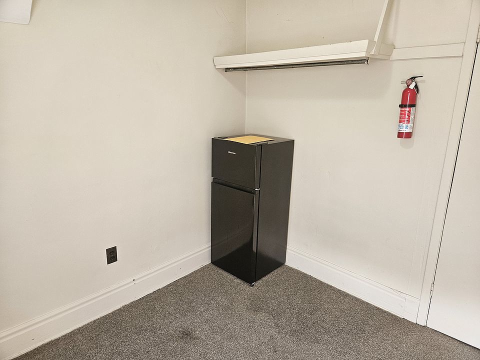 2nd image of 718 Lowell St #7