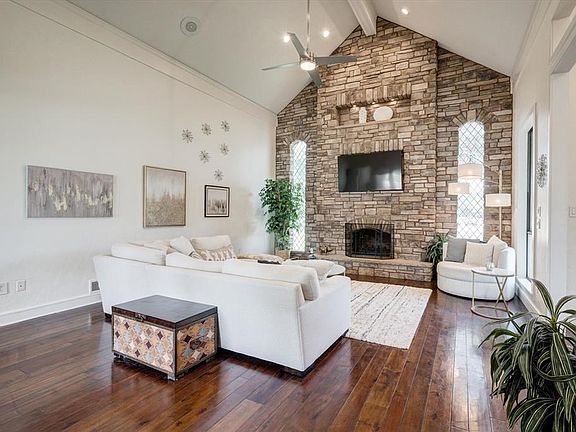 3rd image of 2800 Rainforest Ct