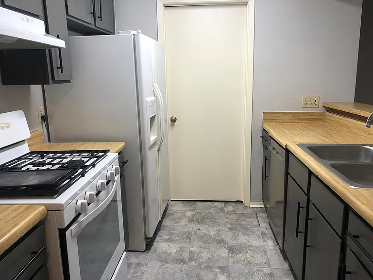 7002 Ivory Key Ct #B — Photo 7