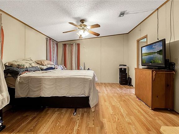 3rd image of 31639 Gladys Ln
