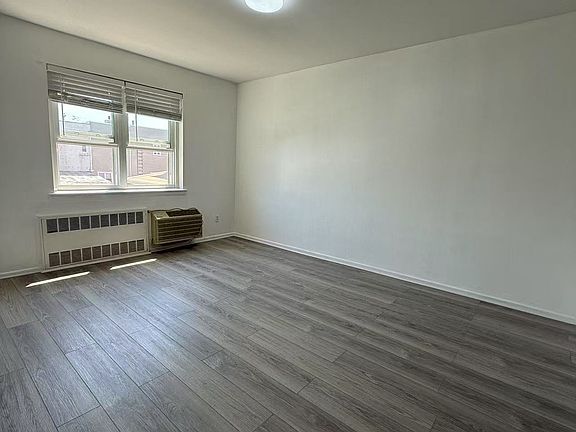 3rd image of 185 Bay 44th St Floor 2