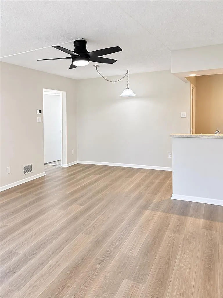 2 bed, 2.0 bath, 1083 sqft, $2,100 — Photo 3