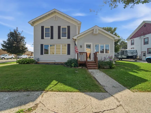 201 2nd Ave SW, State Center, IA 50247