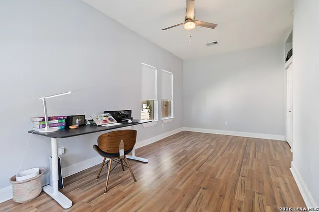 944 Fulton Ave — Photo 25