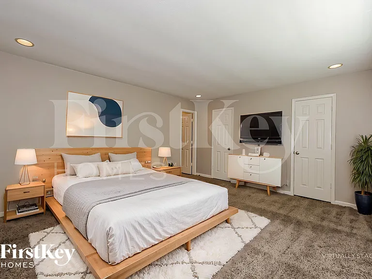 1217 Meadow Creek Dr — Photo 13