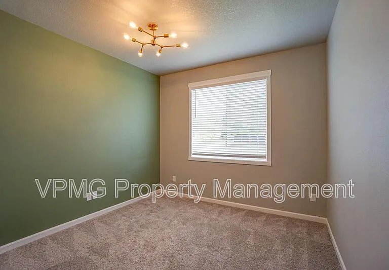 604 NW 25th Way — Photo 6