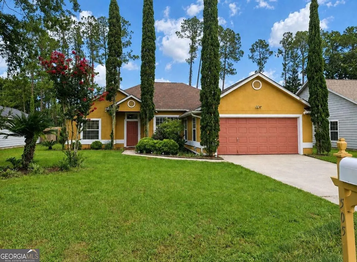 3 bed, 2.0 bath, 1720 sqft, $1,995 — Photo 1