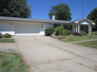 3008 Harvest Hill Ave, Bloomington, IL 61705