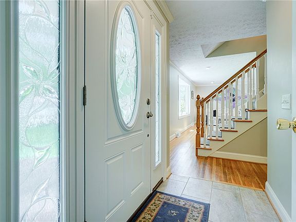 3rd image of 633 Sequoia Dr