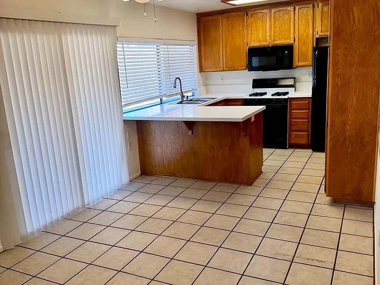 10026 Ashdale Ln — Photo 4