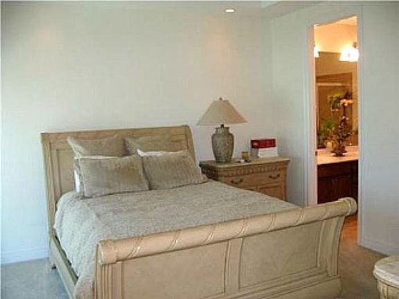 4th image of 1101 Walnut St Unit 1602