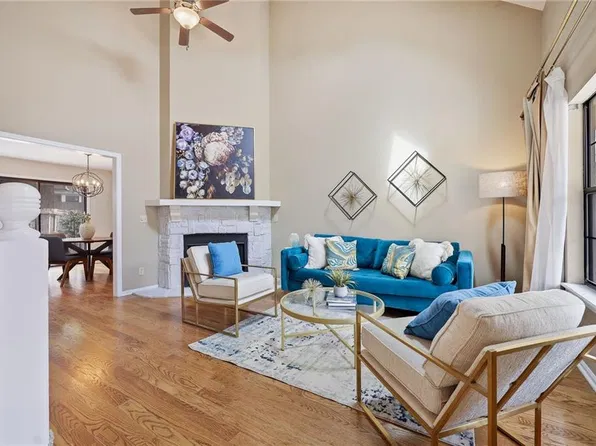 11624 W 113th St, Overland Park, KS 66210