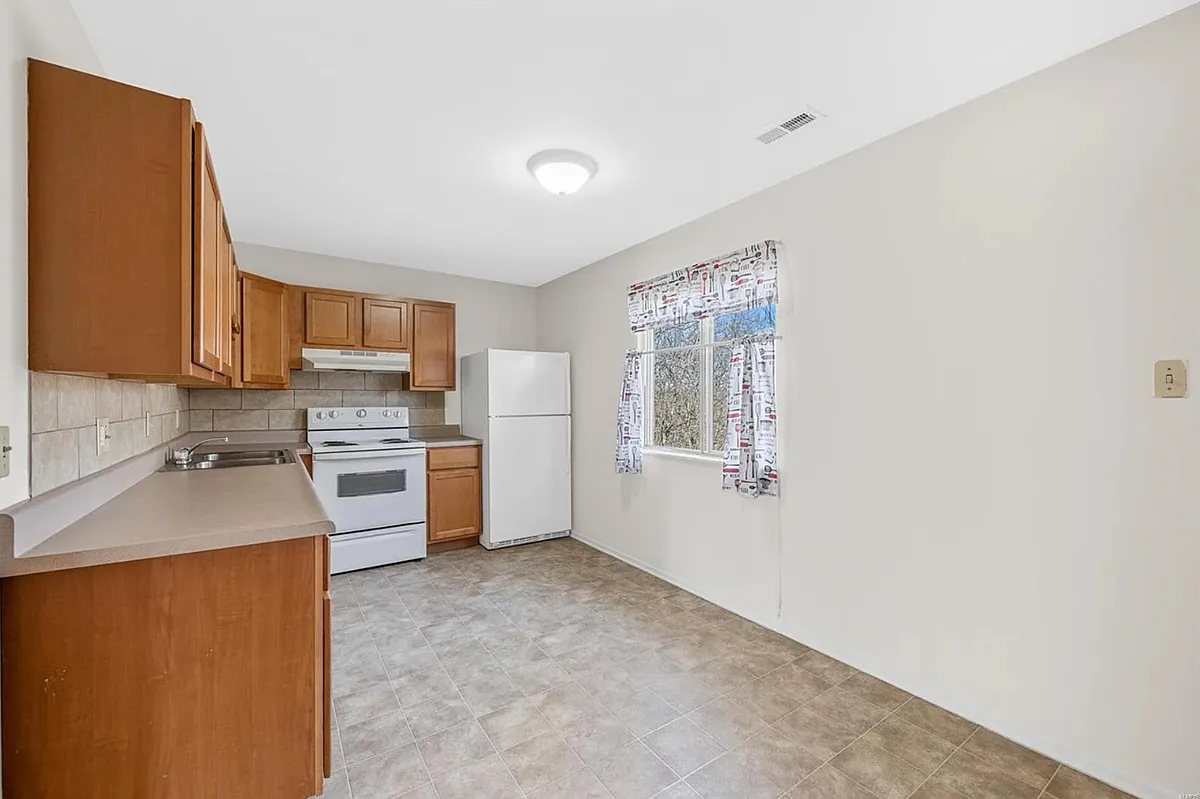 Building Photo - 22 E Rock Creek Mnr